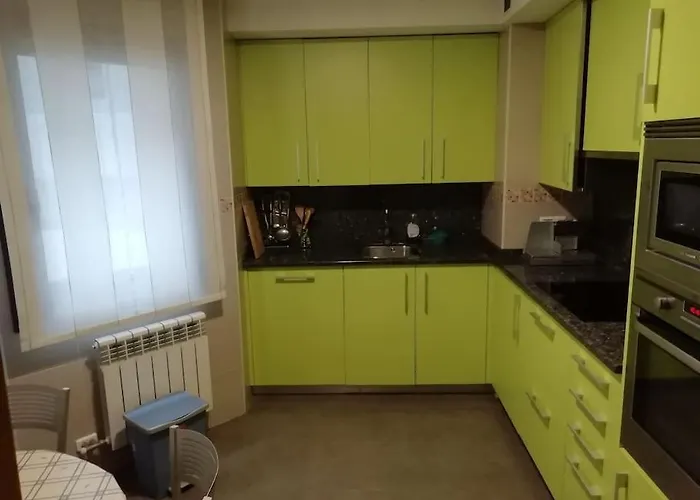 Habitacion En Piso Compartido Cerca De Playa De Samil
