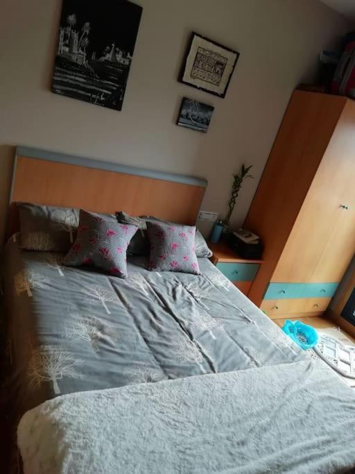 Apartment En Piso Compartido Cerca De Playa De Samil *