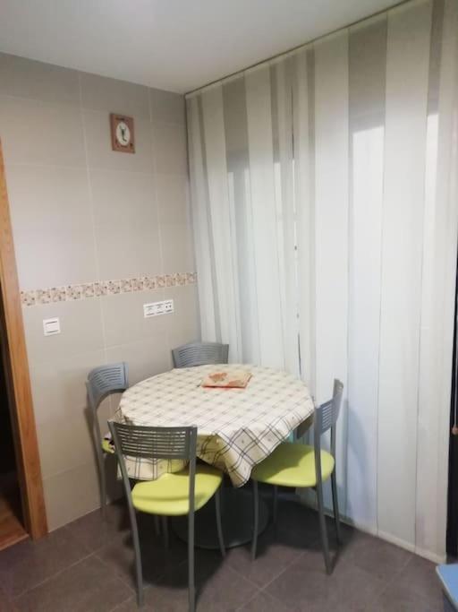 En Piso Compartido Cerca De Playa De Samil Appartement